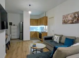 Cozy Stay with Free Parking and Mountain View