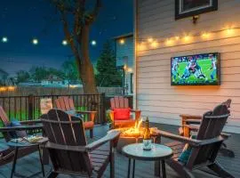 NEW Menagerie on 40th- Karaoke Lounge - Hot Tub - Pet Friendly