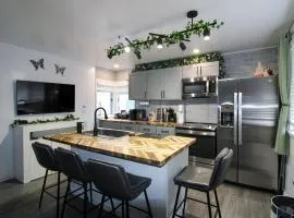The Wilderness | Near CP & SF | W/D| Pet OK