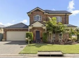 MawsonLakes Lake view Villa