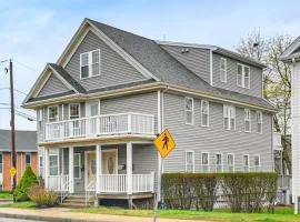 2-Story Apt South of Boston: Spacious + Convenient