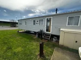 Beachside caravan retreat - at New Beach, Dymchurch