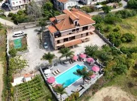 Esclusivo Residence di 6 Appartamenti con Piscina Privata a San Nicolò di Ricadi