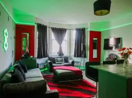 Aura - Free Parking - Sleeps 6 - M20-FolkestoneCentralStation