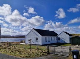 Lochan View Cottage, hotel i Breaclete