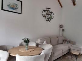 Mellon Apartments, hotel a Zaton