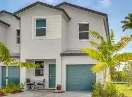 9 Mi to Everglades NP: Modern Townhome w/ Yard