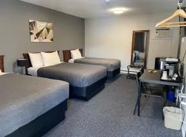 Monashee Lodge