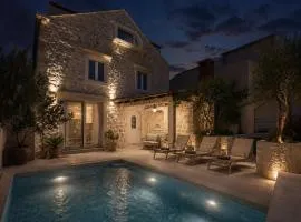 Villa Royal Stone-1min walk to the Beach