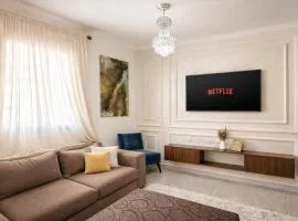 Serene Central Home Near Beach - High Speed WiFi, Free Parking