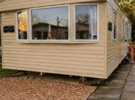 Lakeside North Lodge 23 Modern 3 Bed with WiFi & Parking