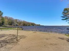 Walk to Beach! Lakeside Family Cabin in Ludington