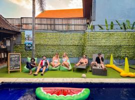 The Tipsy Gypsy Hostel, hotelli kohteessa Canggu