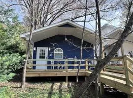Romantic Tea Cottage with Deck and Nature