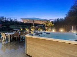 Villa Baloo with pool and hot tub