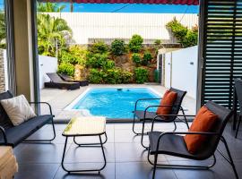 Villa Pearl with Private Pool 5 min to beach, Hotel in Pointe aux Piments