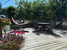Edgemont House - 8 Guests, Deck and Yard, North Vancouver