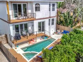 Canal-Front Sleeps 10 Pool Spa & Private Dock
