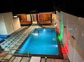 The Royal Pool Resort, ξενοδοχείο σε Kappil