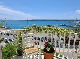 La casa dei fiori sul mare