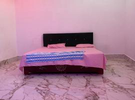 The Dream Hotel And Rooms, Hotel in Etāwah