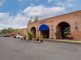 Comfort Suites Tucson near Sabino Canyon, Hotel in Tucson