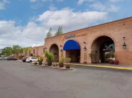 Comfort Suites Tucson near Sabino Canyon