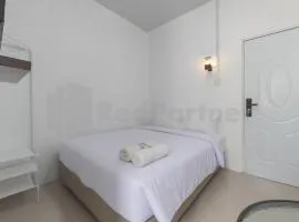 Adam Guesthouse Mitra RedDoorz