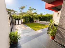 Madinaty - Luxury villa 3 bedrooms with Amazing private garden and free WIFI مدينتي - فيلا فندقيه فاخرة, hotel en Madinaty