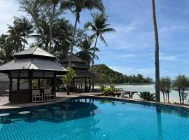 Dream Beach House, Pool Access & AC
