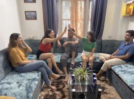 The Basecamp Dorm, hotell i Siliguri