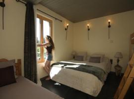 La Maison du Bonheur, bed and breakfast a Anlhiac