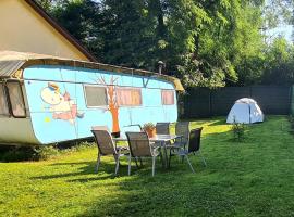 Quiet caravan in nature on Mur cycle path, hotel em Feldkirchen bei Graz