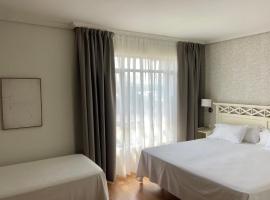 Hotel Playa de Los Locos, hotel en Suances
