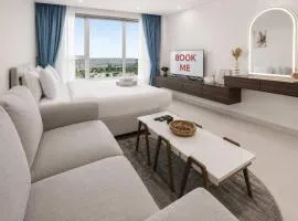 Free housekeeping visits during your stay - StayShort - Studio in Damac Hills Sleeps 2 with Balcony