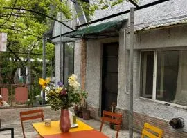 Guesthouse Story