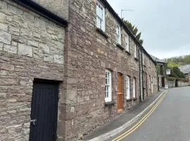 10 Crickhowell Cottages, Standard Street, Central Crickhowell