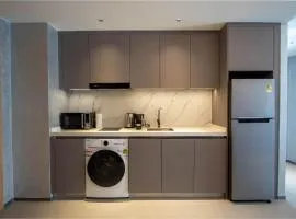 luxury modern 2 BR suite 5122 Building C