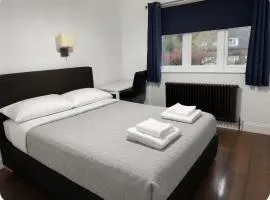 Twickenham 1 Bed flat for 4 people Free WIFI & Parking