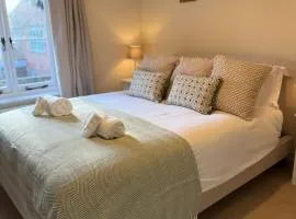 Great Cottage Sleeping 6 with Parking