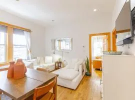 1- Room Renting in Beautiful Apartment Near Subway