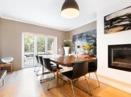 Exquisite Townhouse in Lisbon City Center- PRIVATE GARAGE & TERRACE