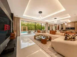 Ultimate Luxurious Villa Cinema, Gym & Spa & pool