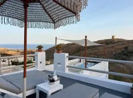 Asmeri Residence with Jacuzzi in Santorini