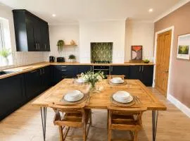Prime Location 2 Bed Parking Included