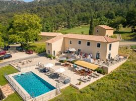 Hameau privé en Provence avec piscine - Domaine viticole - 20 pers, Hotel in La Celle