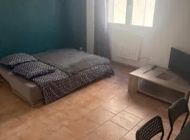 2 pièces cour et rue