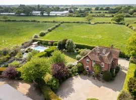 House & Annexe Sleeps 18 Heated Pool