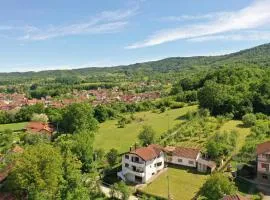 Bella holiday home Komadić prirode,mira,pravoga sela u neposrednoj blizini centra Banjaluke 4 km Garaža 4 sobe