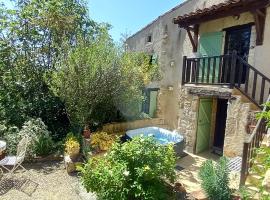 Gîte de la Tarabelle, maison entière avec grand patio et SPA à la campagne, hotel i Frausseilles